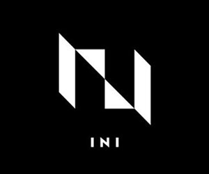 INI（アイエヌアイ）のロゴ